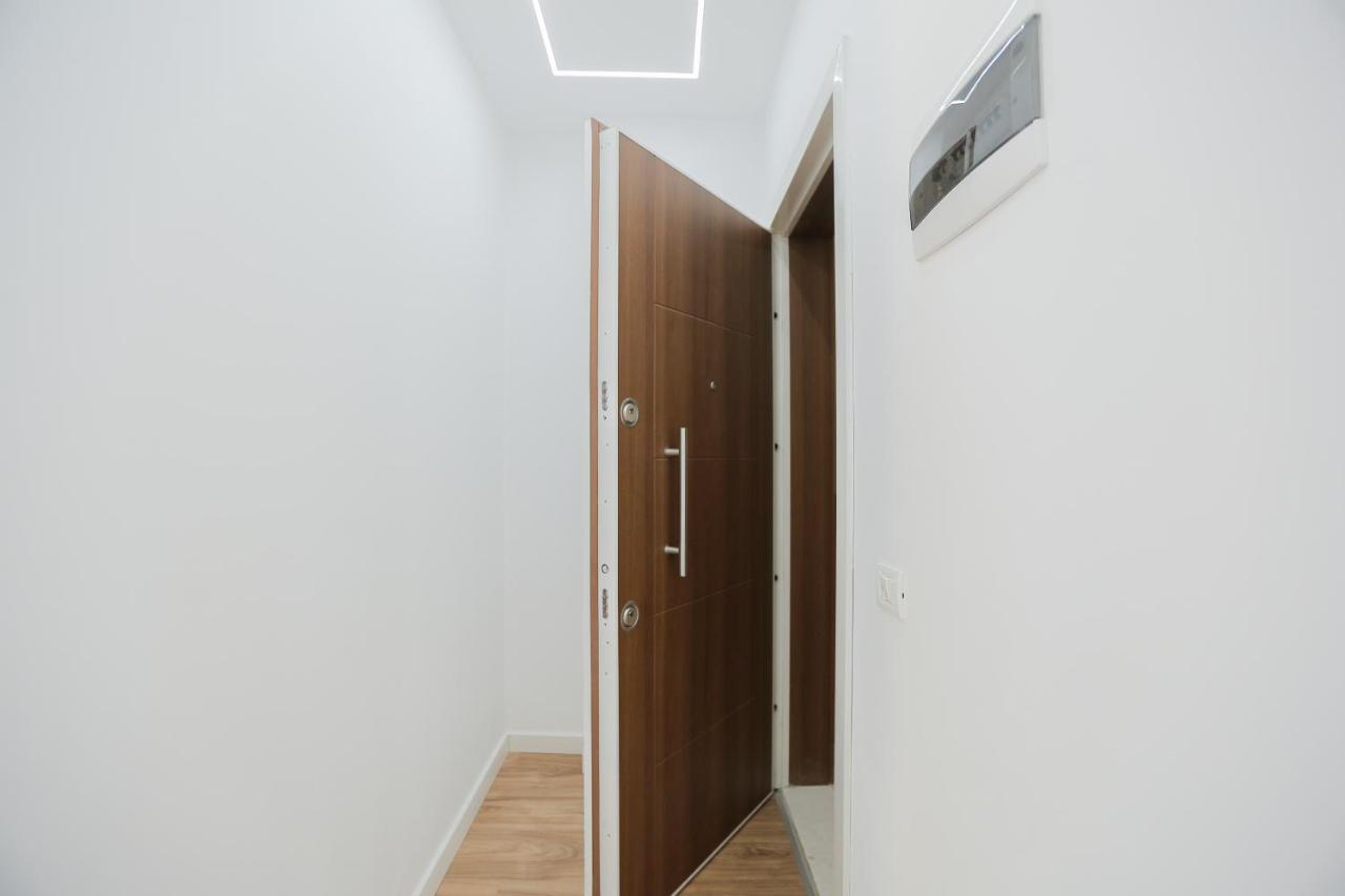 Miku Apartment-Stunning Apartment At Taiwan Tirana Exterior photo